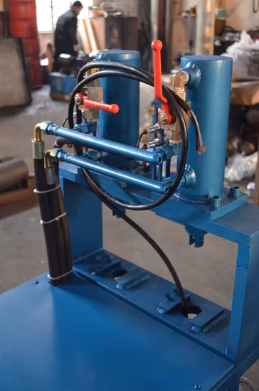 Vollautomatische hydraulische Stanzmaschine, Edelstahl-Vierkantrohr-Schnittwinkel-Stanzmaschine, hydraulische Presse